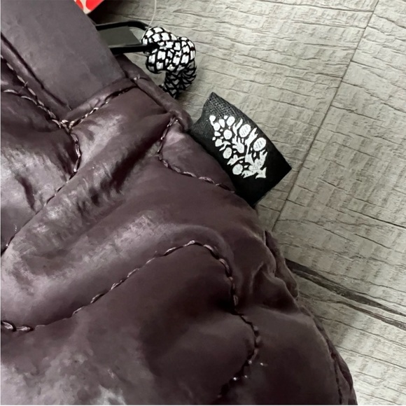 NEW FREE PEOPLE - CLOUD 9 TOTE BAG GUN METAL Quilted Trend Viral Gym Boho - Picture 11 of 12